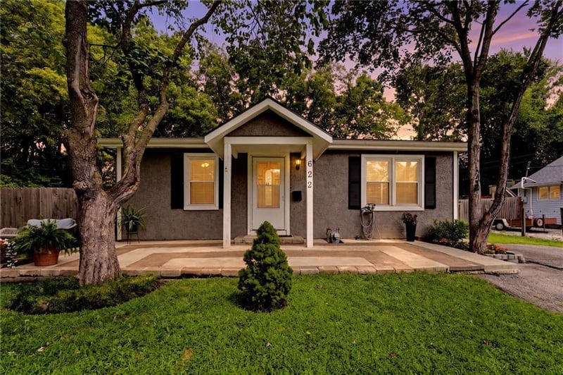 622 Chestnut St, Olathe, KS 66061