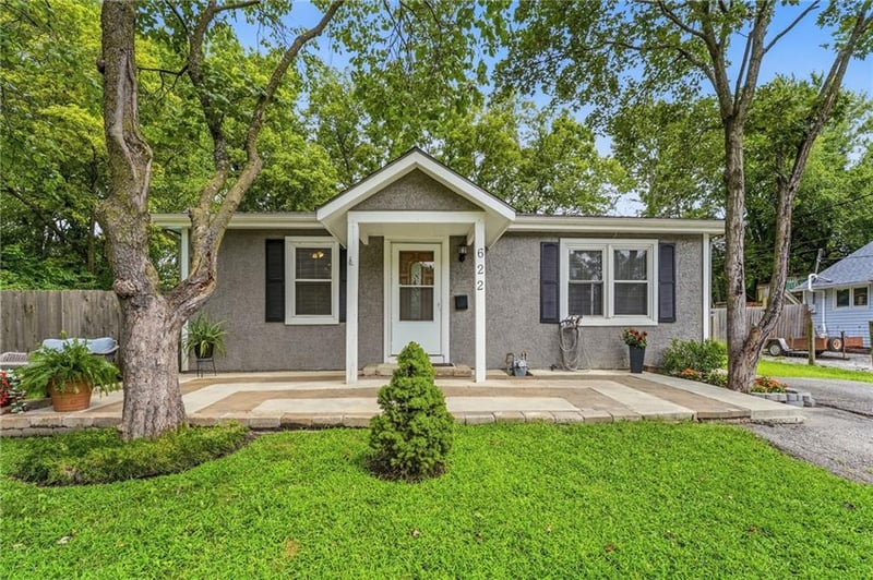 622 Chestnut St, Olathe, KS 66061