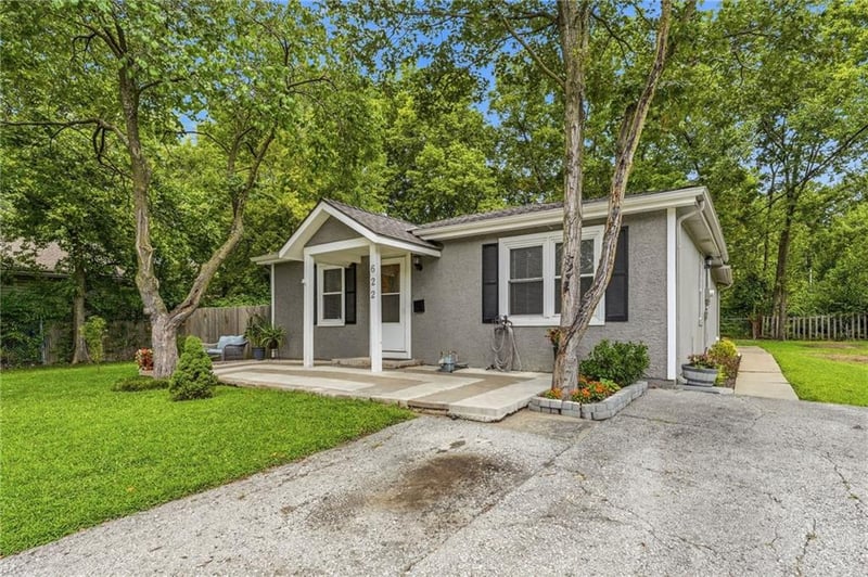 622 Chestnut St, Olathe, KS 66061