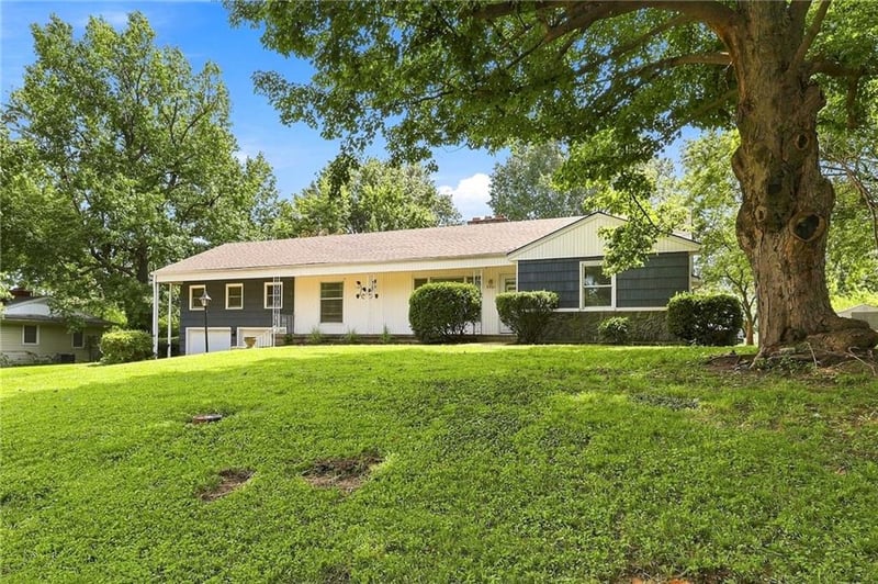 9801 E 71st Ter, Raytown, MO 64133