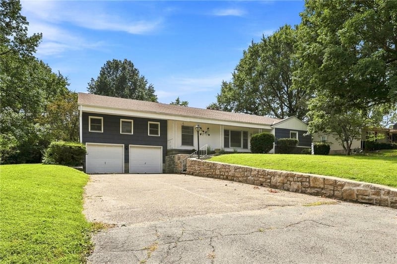 9801 E 71st Ter, Raytown, MO 64133