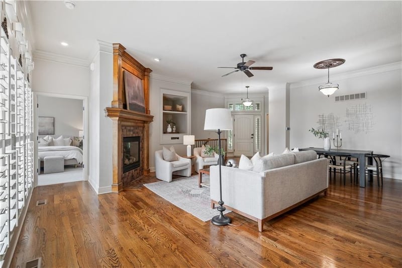 19806 W 100th Ter, Lenexa, KS 66220