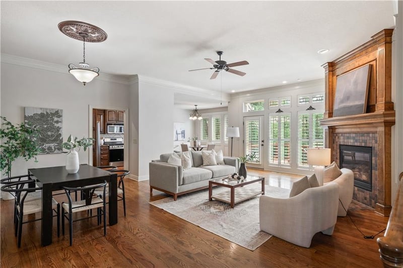 19806 W 100th Ter, Lenexa, KS 66220