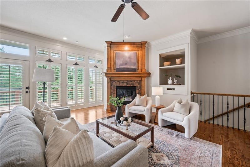 19806 W 100th Ter, Lenexa, KS 66220