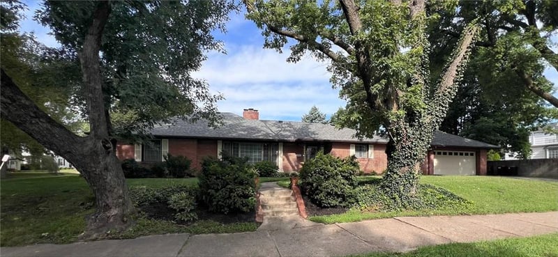 102 N Noyes Blvd, St Joseph, MO 64501