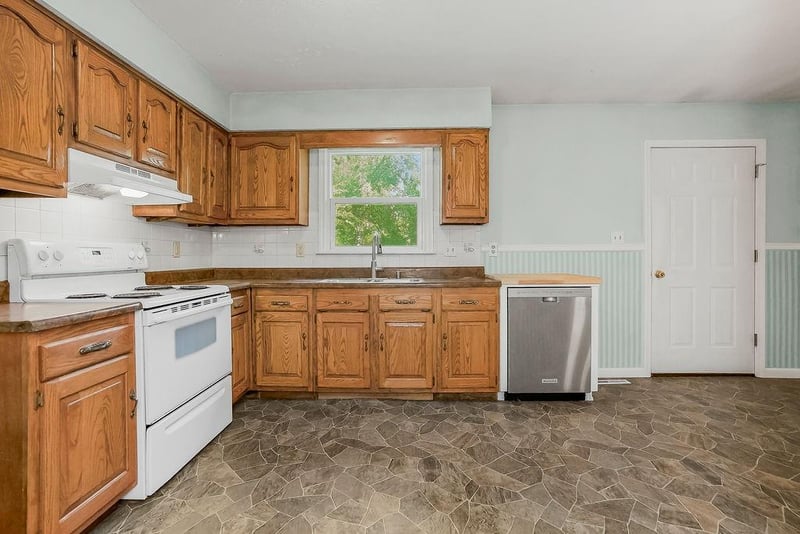 504 E Osage St, Paola, KS 66071