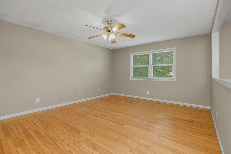 504 E Osage St, Paola, KS 66071