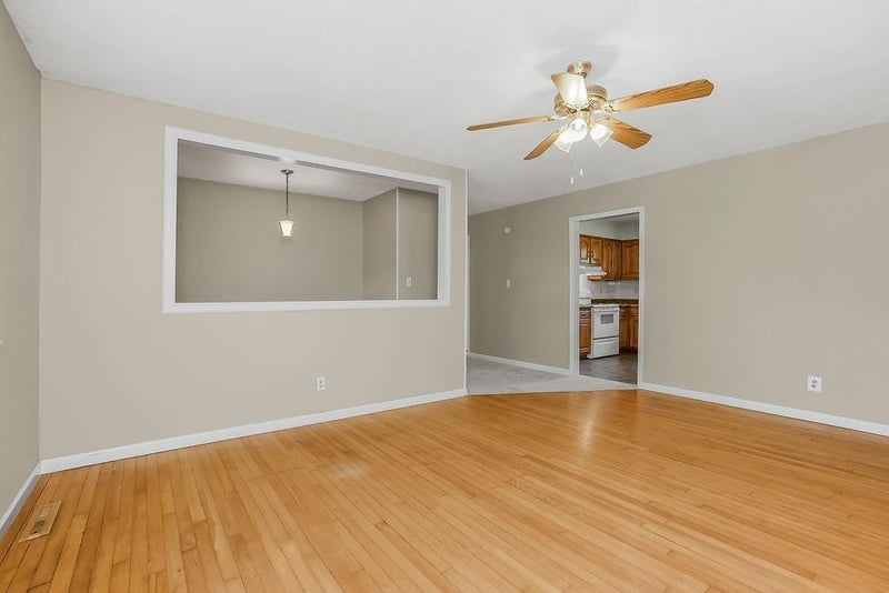504 E Osage St, Paola, KS 66071