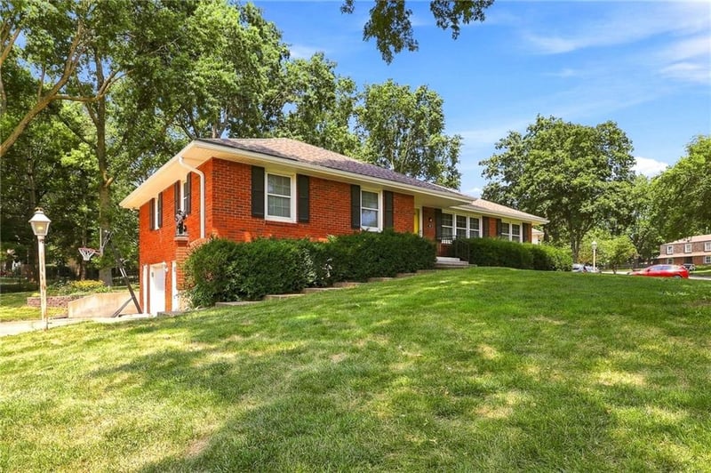 1701 Willow Cir, Blue Springs, MO 64014