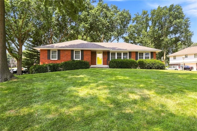1701 Willow Cir, Blue Springs, MO 64014