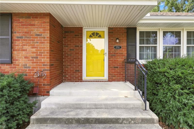 1701 Willow Cir, Blue Springs, MO 64014