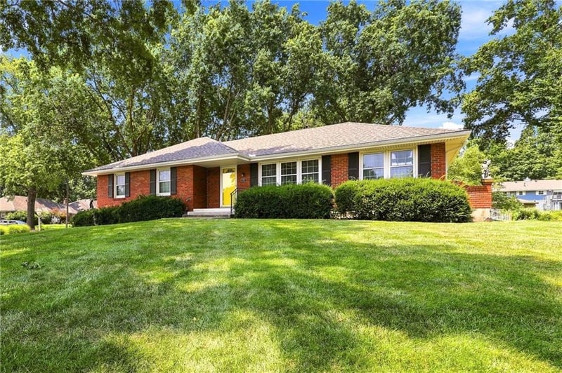 1701 Willow Cir, Blue Springs, MO 64014