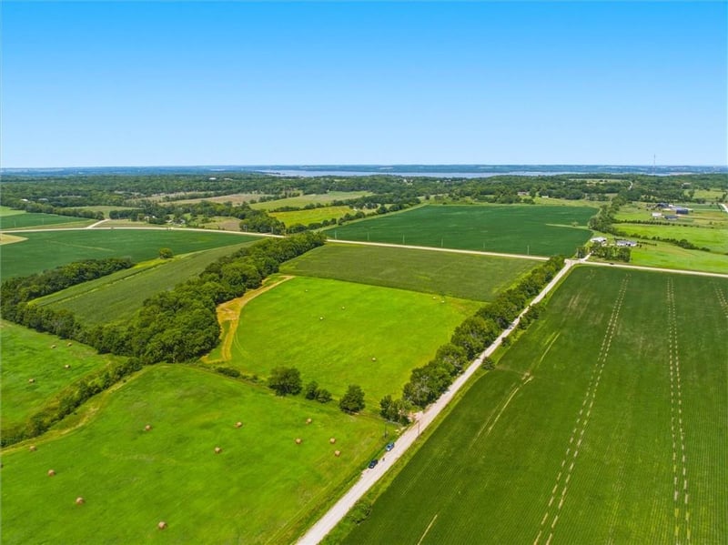 875 N 1000 Rd, Lawrence, KS 66047