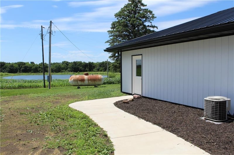 6890 Rogers Rd, Cameron, MO 64429