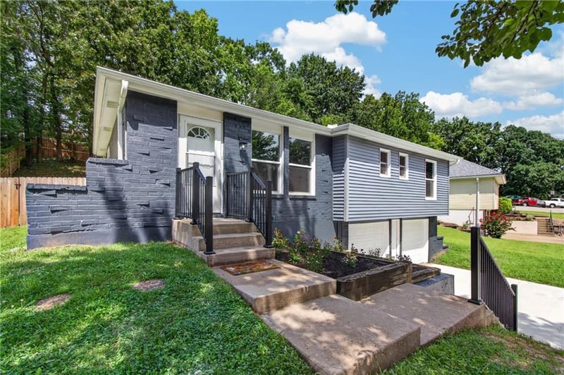 9310 NW 68th St, Parkville, MO 64152