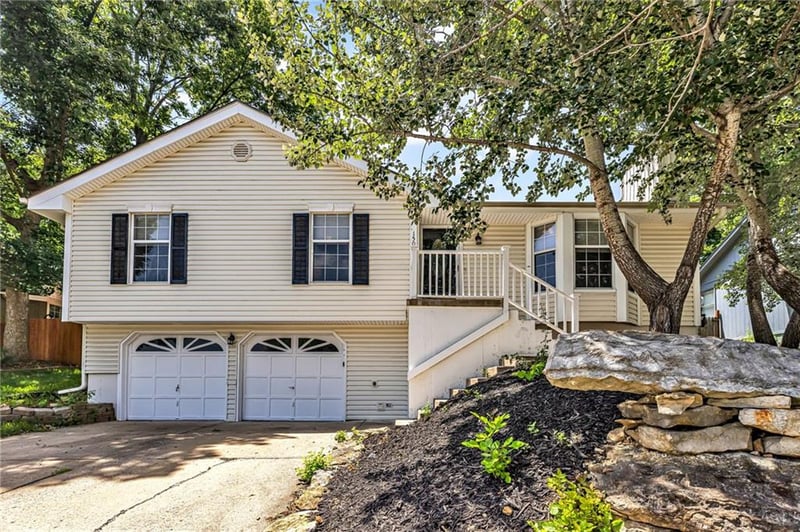 1504 NE Auburn Dr, Lee's Summit, MO 64086