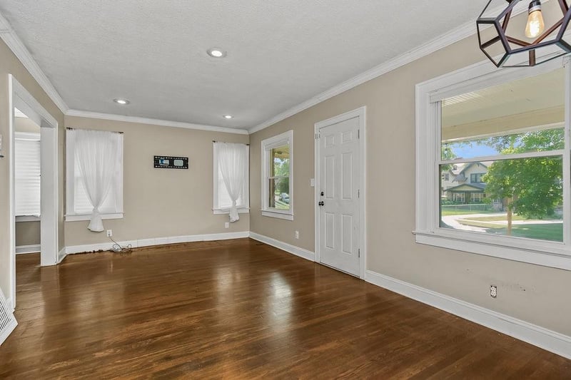 5225 Brookwood Ave, Kansas City, MO 64130