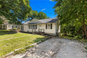 9125 Cherry St, Kansas City, MO 64131