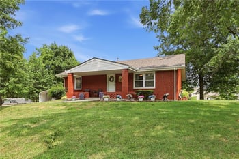 9404 Cookingham Dr, Kansas City, MO 64157