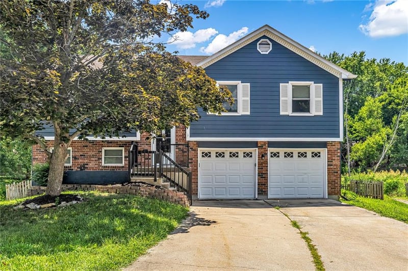 405 Onyx Cir, Lee's Summit, MO 64063