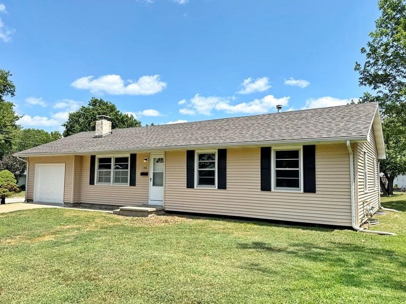 416 N Prewitt St, Nevada, MO 64772