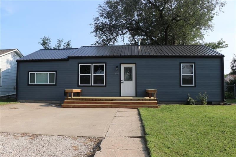 1713 Main St, Osawatomie, KS 66064