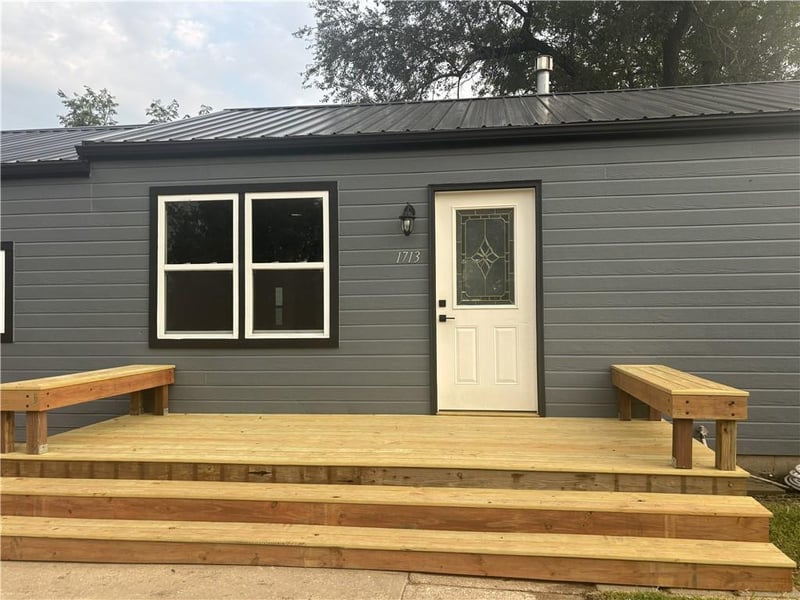 1713 Main St, Osawatomie, KS 66064