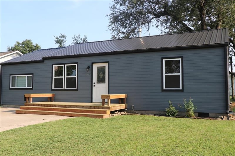 1713 Main St, Osawatomie, KS 66064