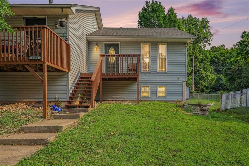 5604 50th St, Kansas City, MO 64119