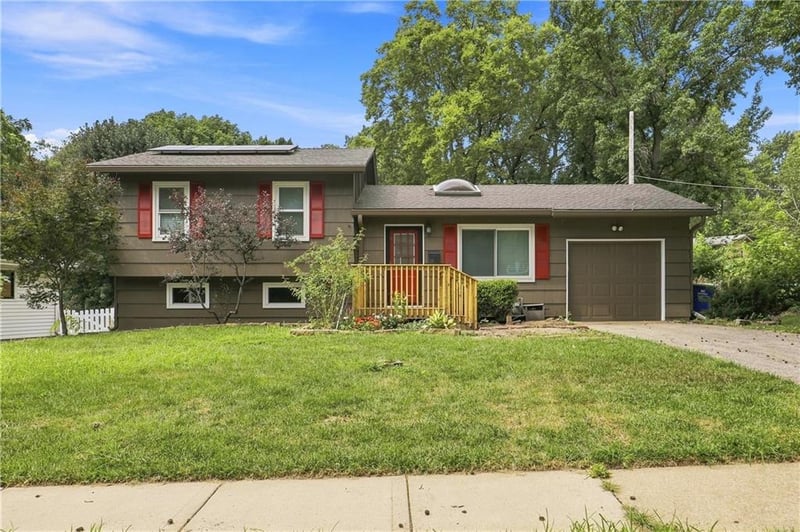 7310 Stearns St, Shawnee, KS 66203