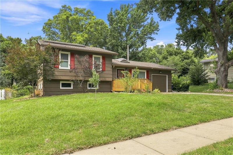 7310 Stearns St, Shawnee, KS 66203