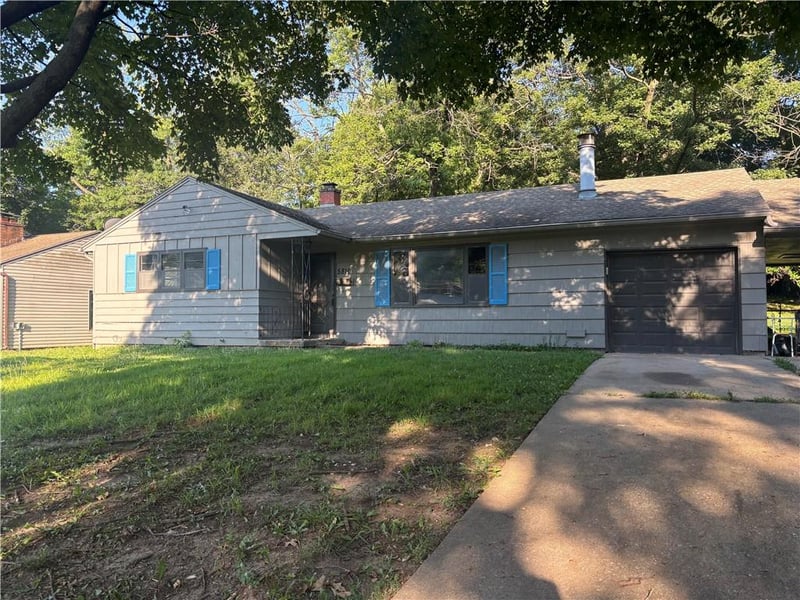 5816 Oxford Ave, Raytown, MO 64133