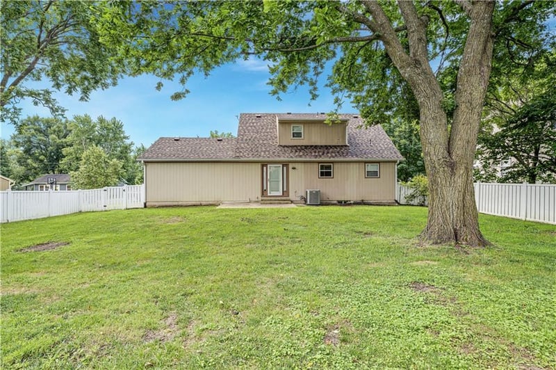 312 Walnut St, Cleveland, MO 64734