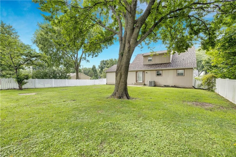 312 Walnut St, Cleveland, MO 64734