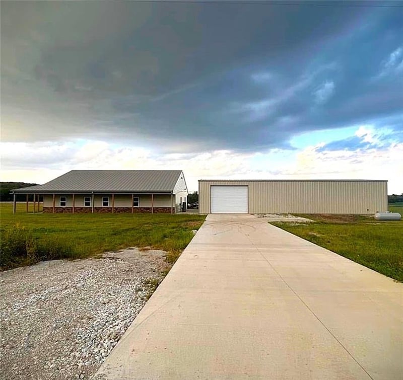 32667 NE 1800 Rd, Centerville, KS 66014