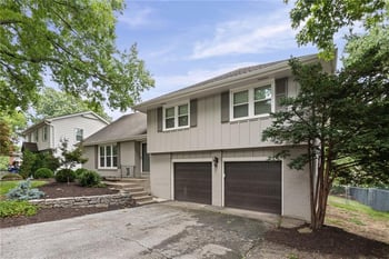 9439 Connell Dr, Overland Park, KS 66212