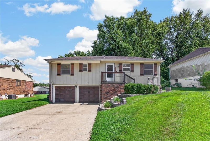1216 Somerset Ct, Blue Springs, MO 64015