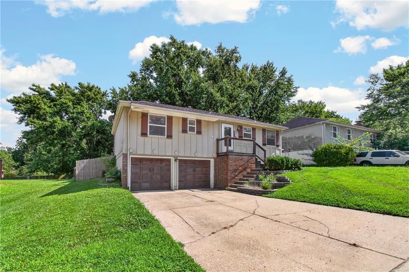 1216 Somerset Ct, Blue Springs, MO 64015