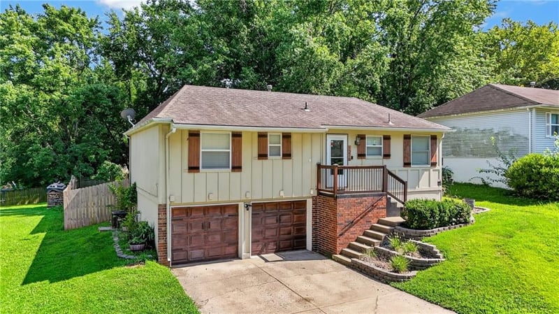 1216 Somerset Ct, Blue Springs, MO 64015