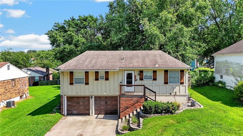 1216 Somerset Ct, Blue Springs, MO 64015