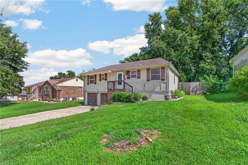 1216 Somerset Ct, Blue Springs, MO 64015