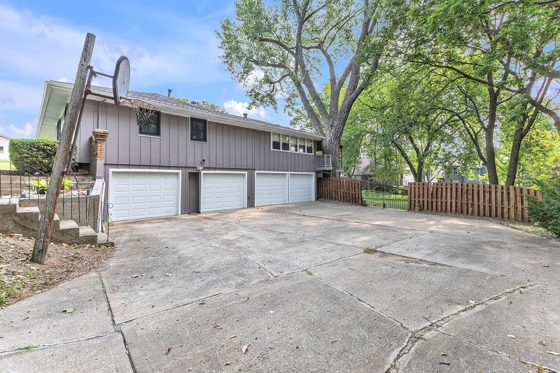 7001 Highland Ave, Kansas City, MO 64118