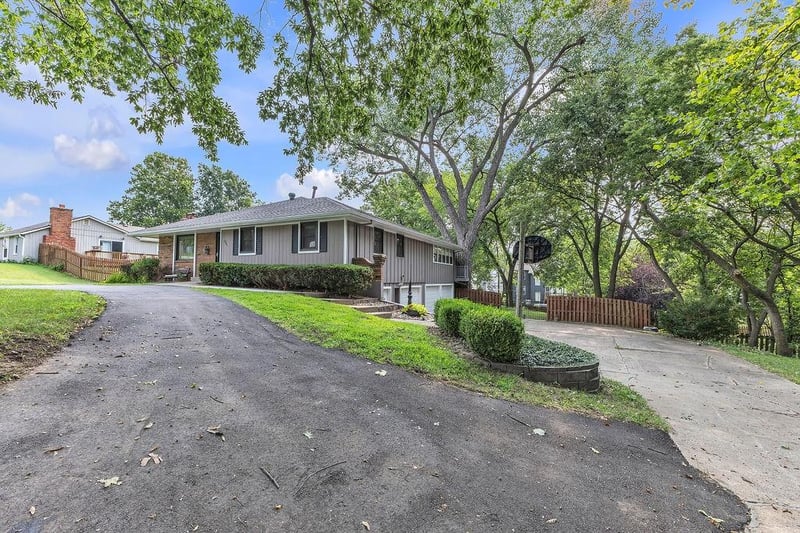 7001 Highland Ave, Kansas City, MO 64118