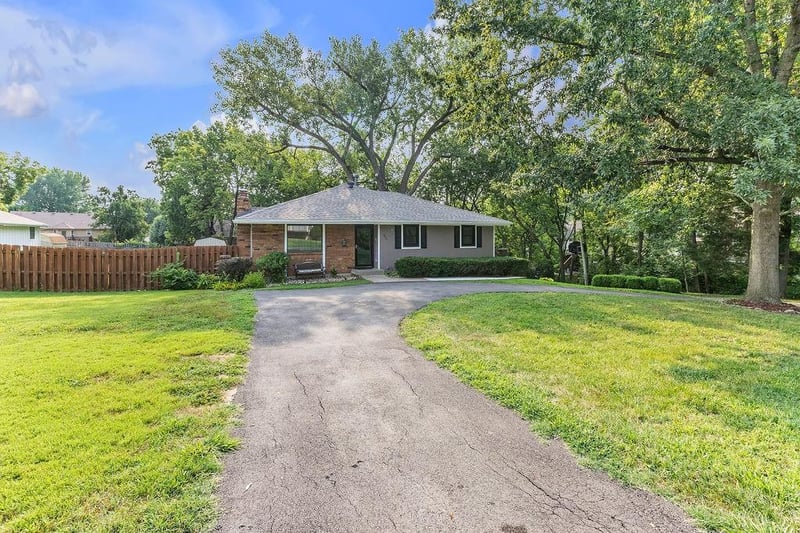 7001 Highland Ave, Kansas City, MO 64118