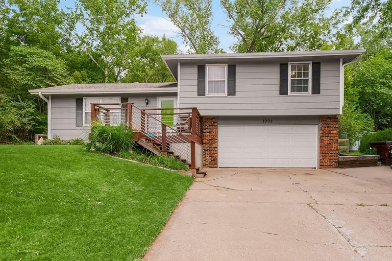 1902 Melholland Rd, Lawrence, KS 66047