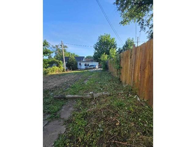 5802 Thompson Ave, Kansas City, MO 64123