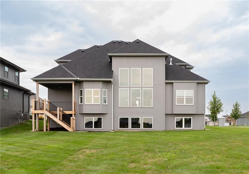 18601 Mohawk Ln, Overland Park, KS 66085