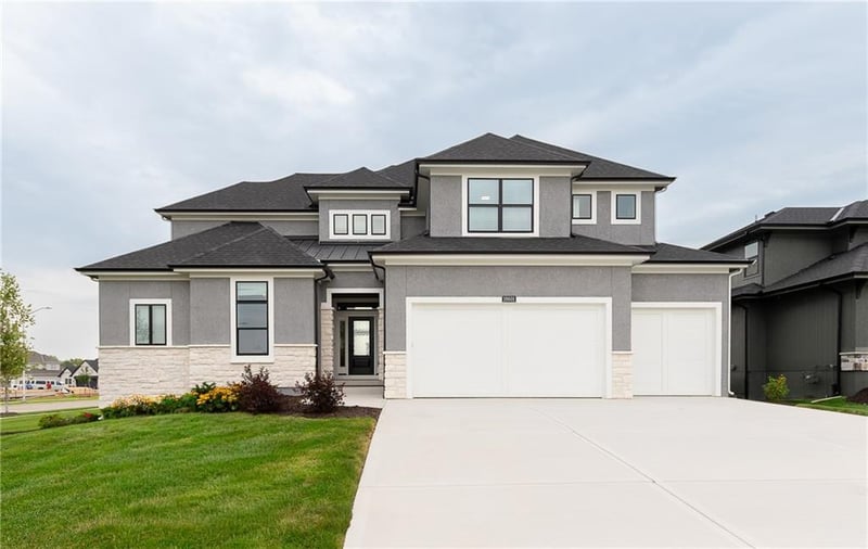 18601 Mohawk Ln, Overland Park, KS 66085