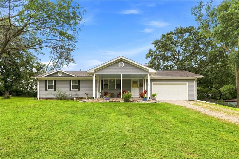 422 NE 500 Rd, Warrensburg, MO 64093