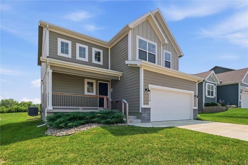 2113 Rutherford Dr, Lee's Summit, MO 64082